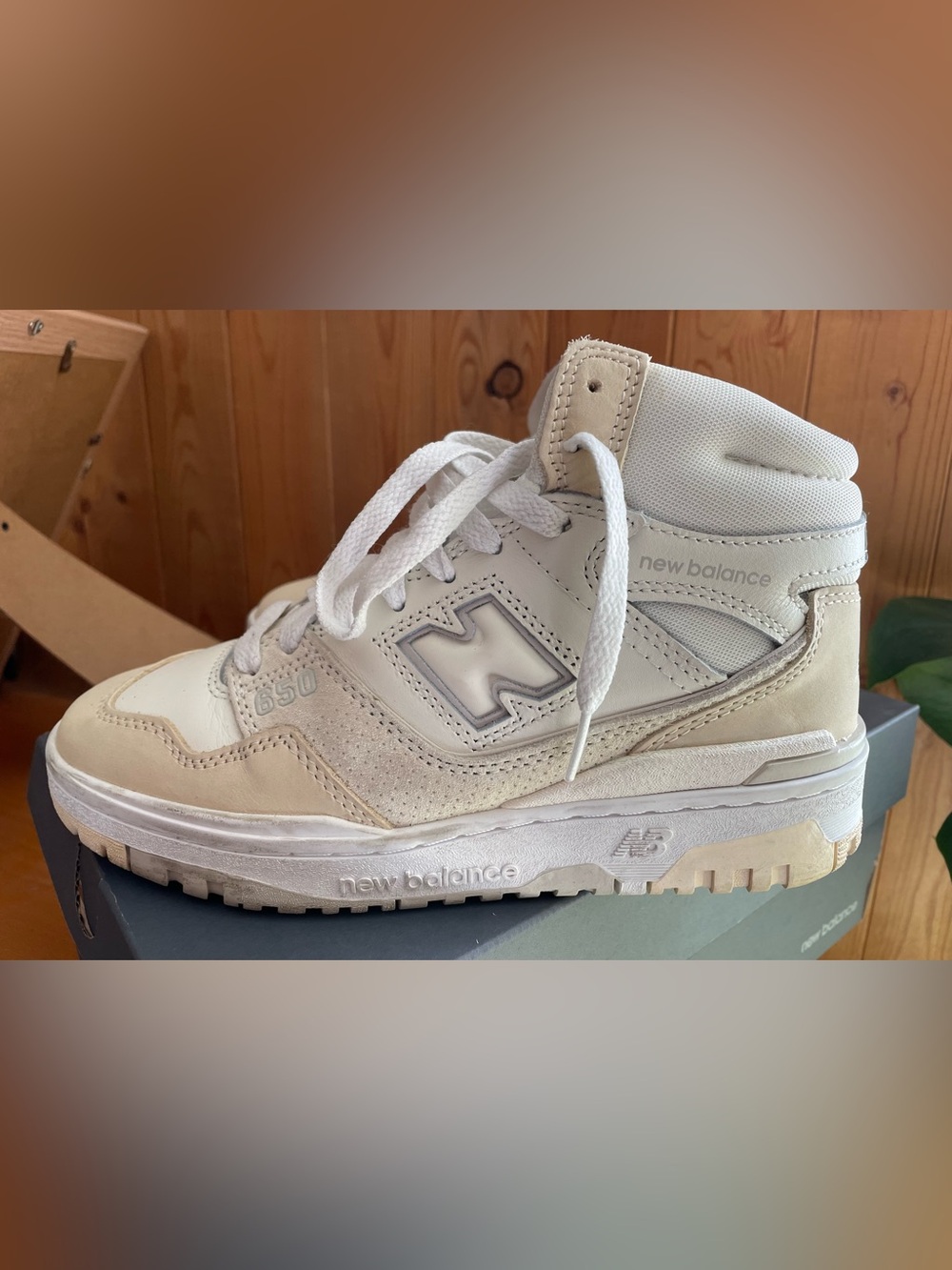 New Balance 650R LIFESTYLE Sneakers in White and Beige